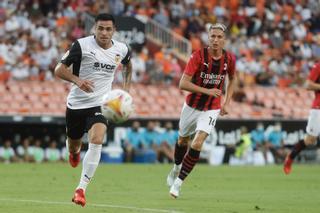 El Valencia vence en los penaltis y se lleva el Trofeo Naranja