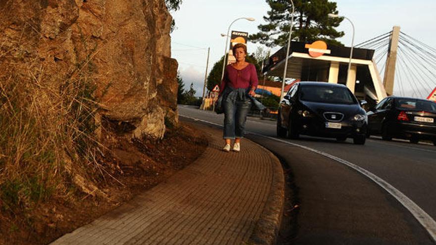 Los trabajos comenzaron en las aceras de Domaio