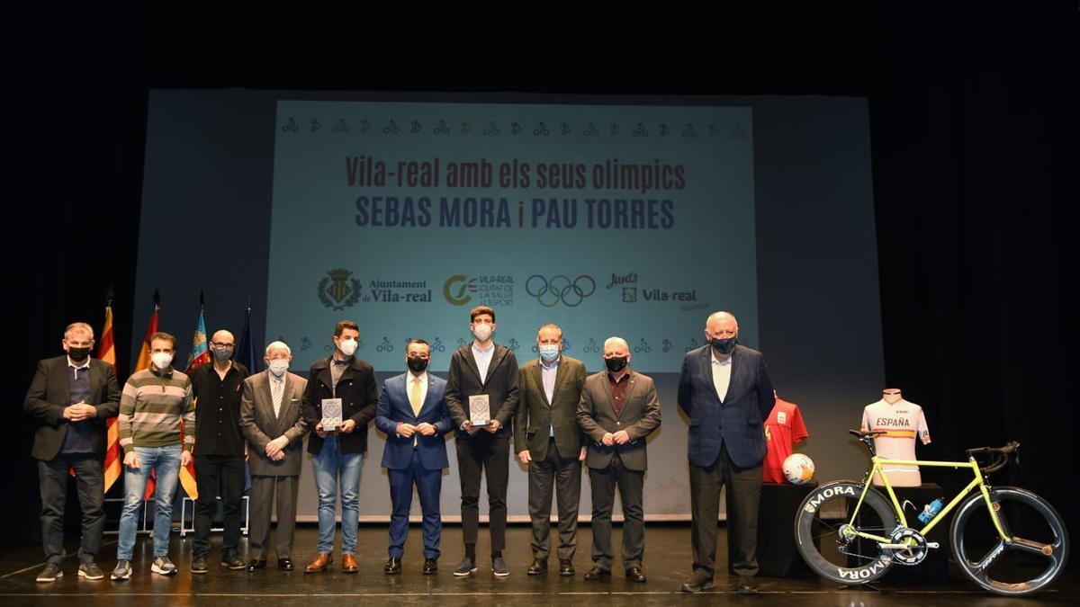 Recepción en Vila-real a los olímpicos Sebastián Mora y Pau Torres.