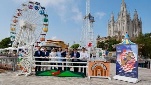 El acto ha concluido con la foto de familia de las autoridades asistentes, tomada detrás del obstáculo ganador de este año. De izquierda a derecha: Santi Mercè, presidente del CSIO Barcelona; Daniel García Giro, director del CSIO Barcelona; Jaume Mendieta y Carles Mateos, en representación de la Escola Massana; Luis Comas, presidente de la Fundación RCPB; Susana Closa, gerente del Institut Barcelona Esports; Pablo Sánchez Marquiegui, presidente del Real Club de Polo; y Odin Abkarovits, jefe de la unidad de operaciones del Tibidabo