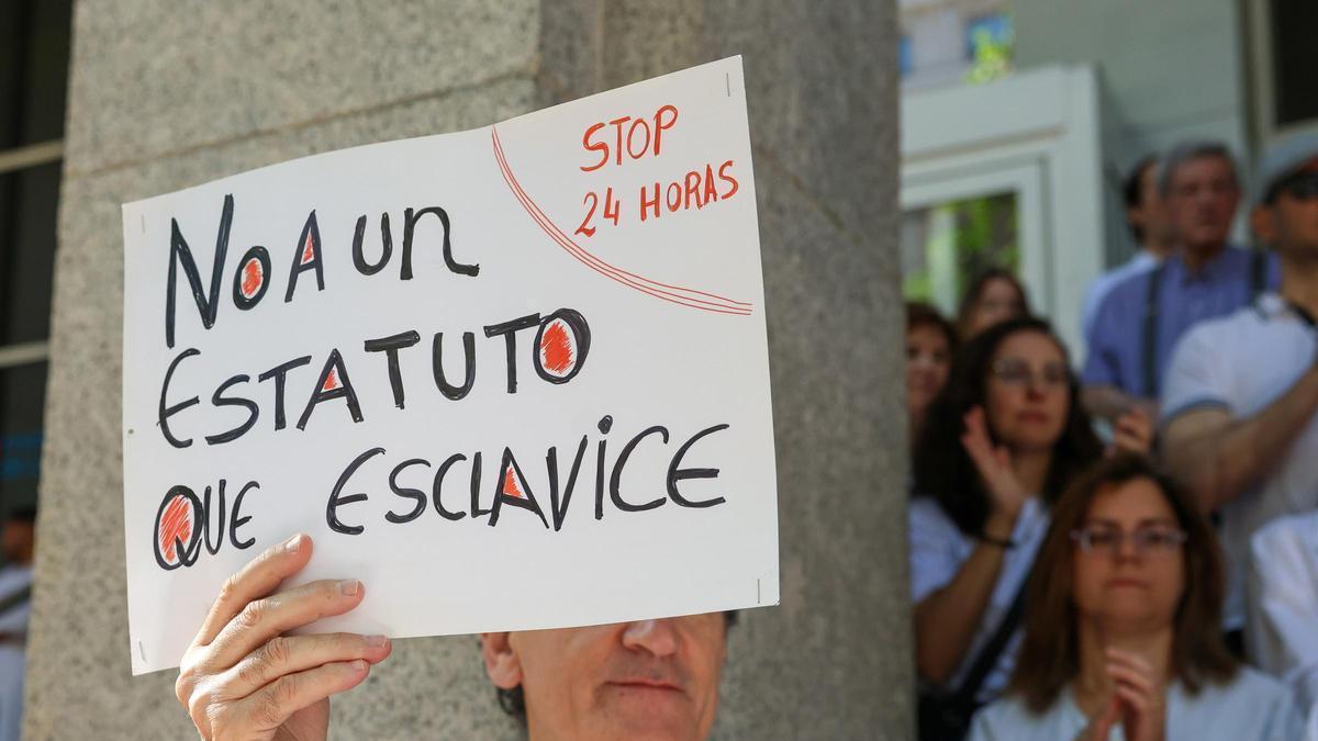 Los médicos amenazan con endurecer la huelga en otoño.