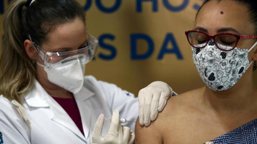 Sanidad cree que podrá vacunar a 10 millones de personas a principios de 2021