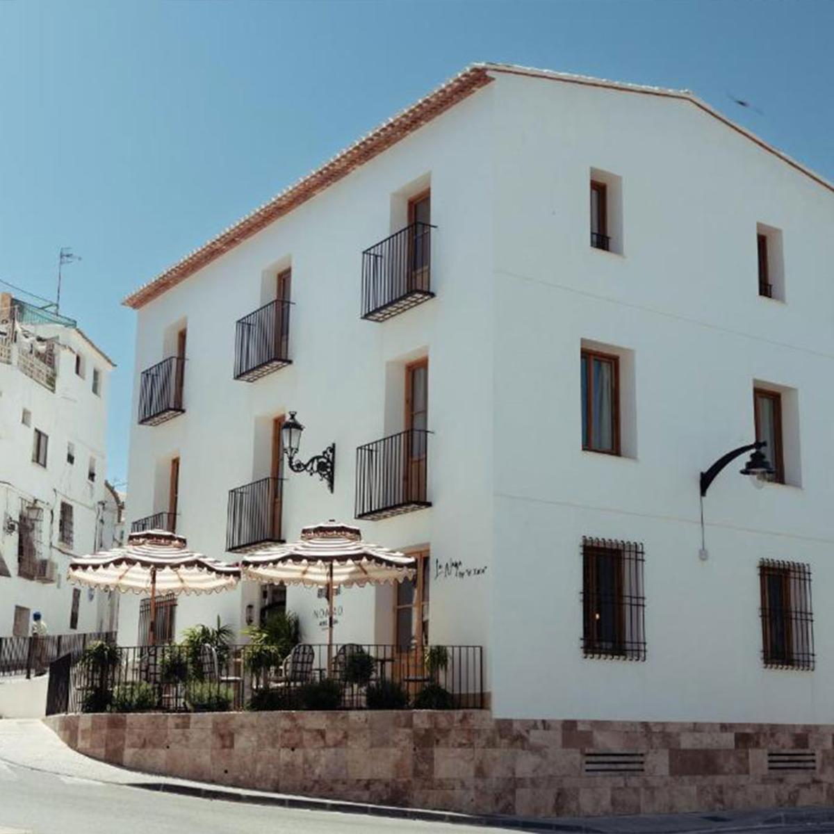 La fachada del Nomad Hotel &amp; Spa Altea