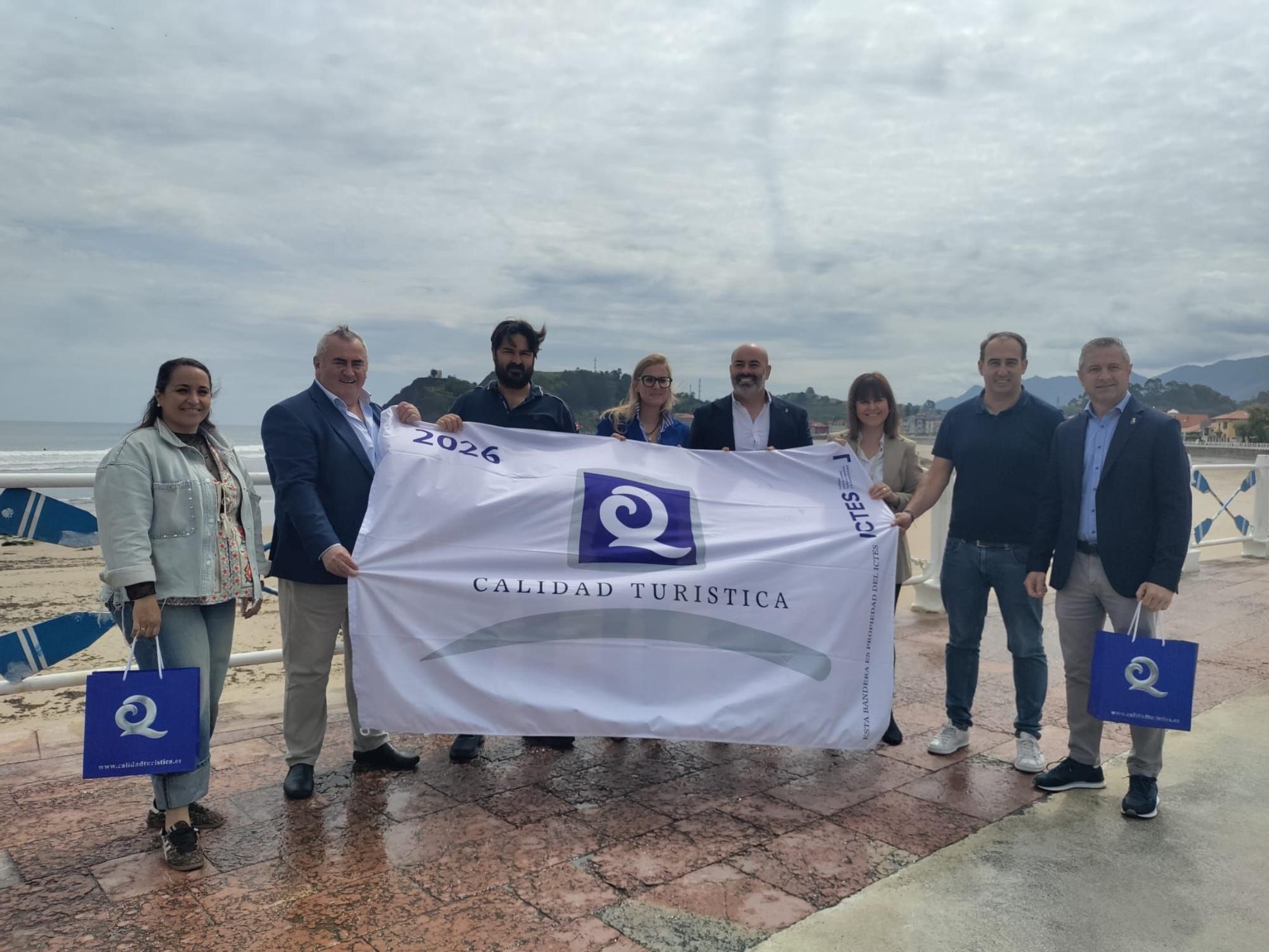Por la izquierda Priscila Alonso, Fernando Fraile, Enrique Riestra, Lara Martínez, Paulo García, Leticia Cué, Pablo García y Alejandro Alonso