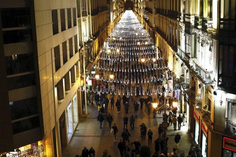 El alcalde de Zaragoza, Jorge Azcón, realiza el encendido de la iluminación navideña