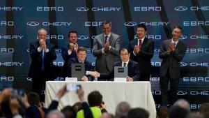 Acto de firma de Chery en Barcelona