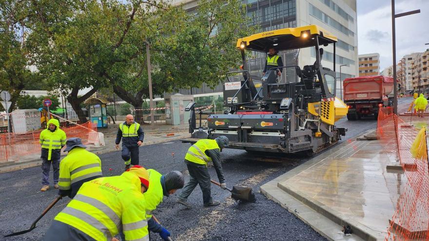 Obras de reforma de la avenida Isidor Macabich que realiza el Ayuntamiento de Eivissa. | C.NAVARRO