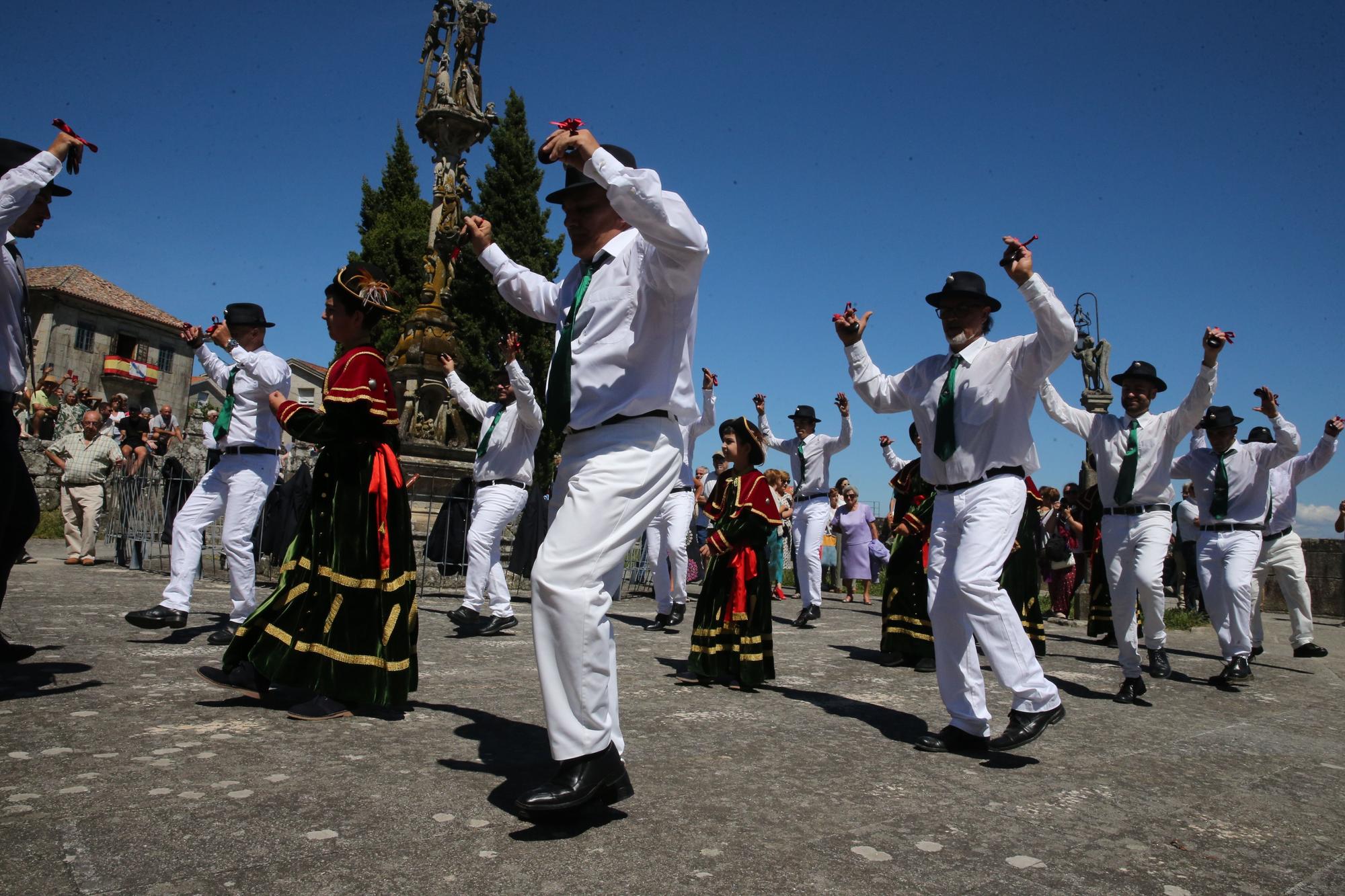 La procesión y la danza de San Roque de O Hío en imágenes (II)