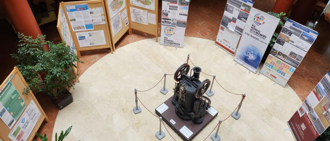 Exposición sobre el Día Mundial de la Ingeniería para el Desarrollo Sostenible, en el hall de la Escuela Politécnica. | Cedida