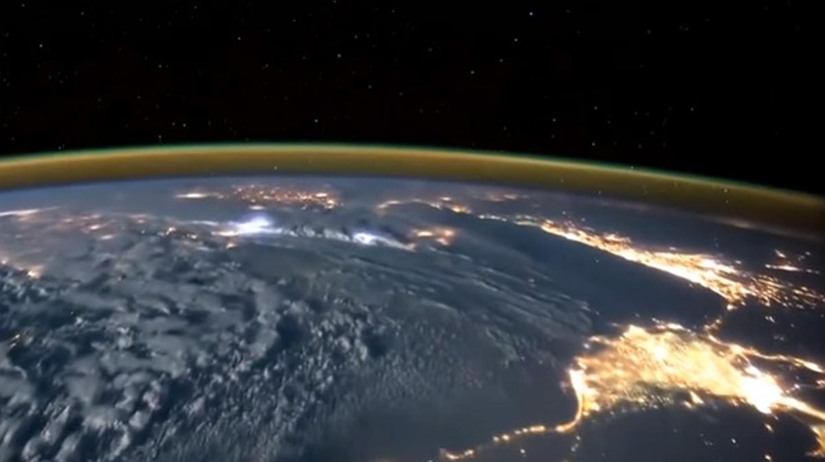 El astronauta británico Tim Peake ha compartido un espectacular vídeo grabado desde la Estación Espacial Internacional.
