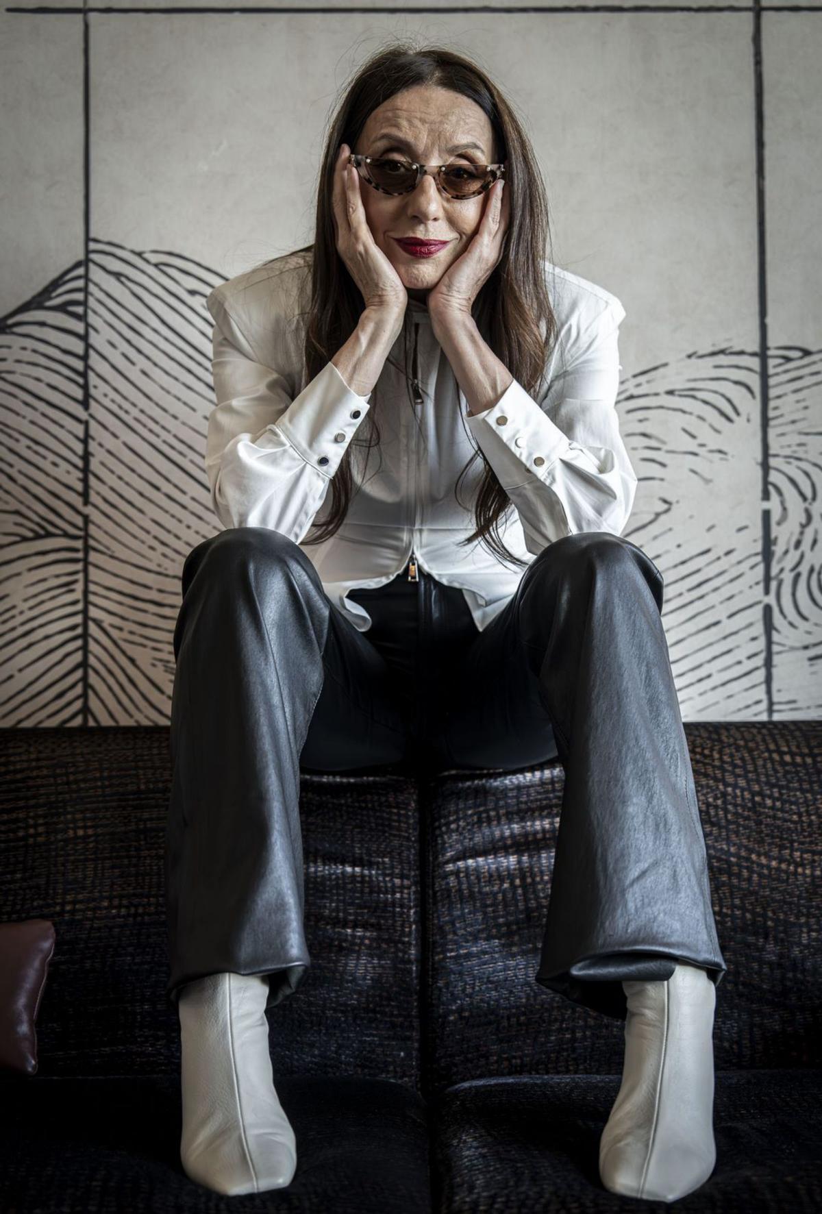 La cantante Luz Casal,  que se encuentra de gira  para promocionar  su último trabajo, «Me voy a permitir». | MANU MITRU