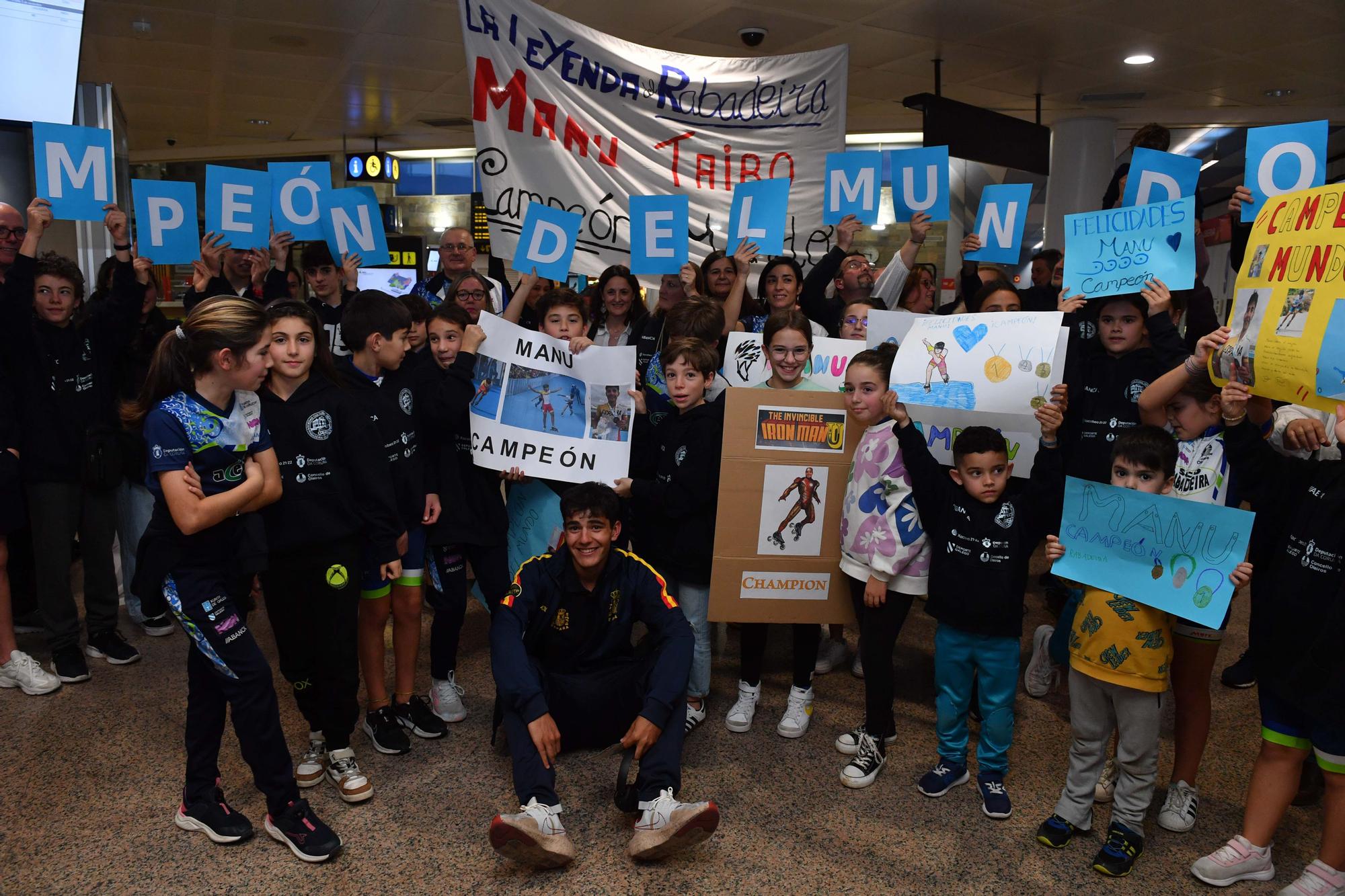 Recibimiento en A Coruña al patinador Manu Taibo con sus medallas