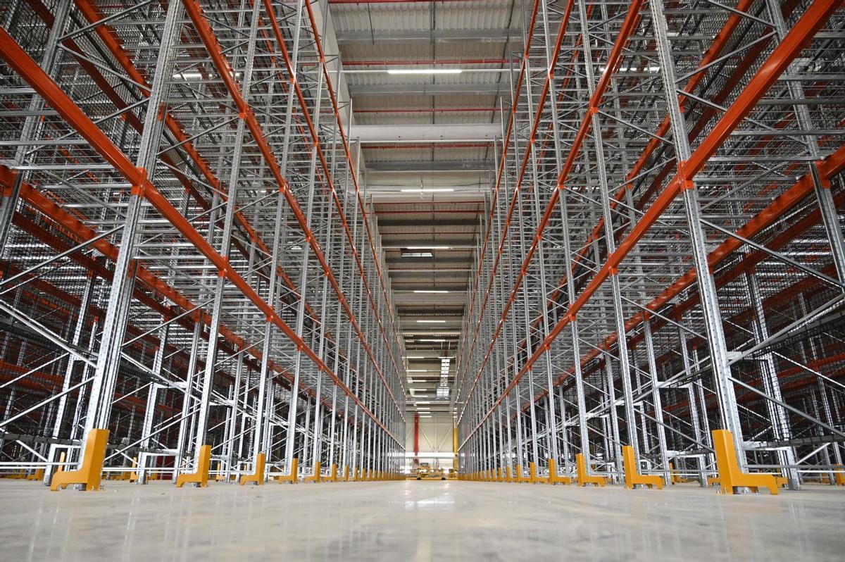 Así es el centro logístico de La Muela (Zaragoza) desde el que Amazon distribuirá sus productos más vendidos en España Así es el centro logístico de La Muela (Zaragoza) desde el que Amazon distribuirá sus productos más vendidos en España