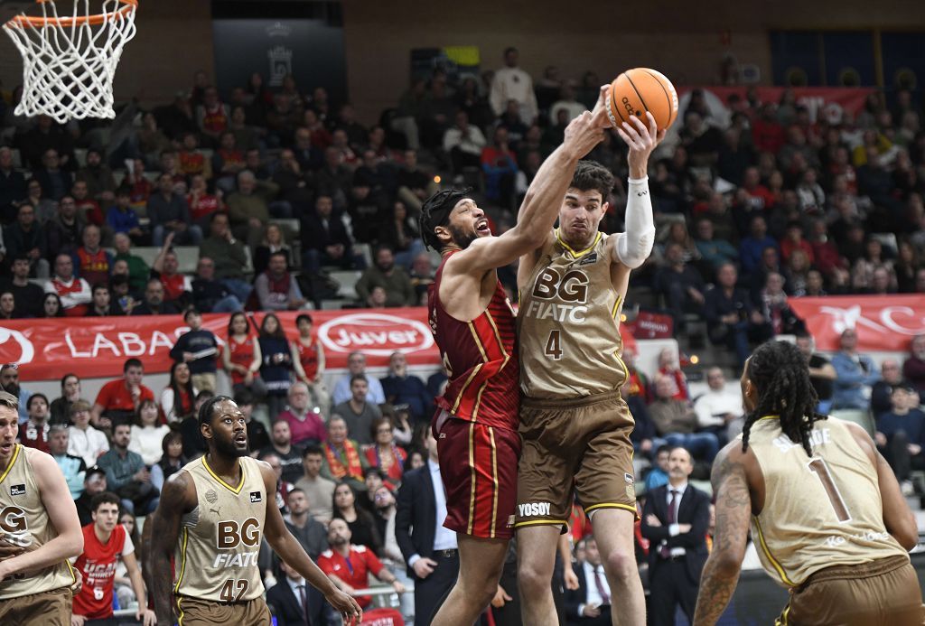 Todas las imágenes del partido del UCAM Murcia contra el Bàsquet Girona