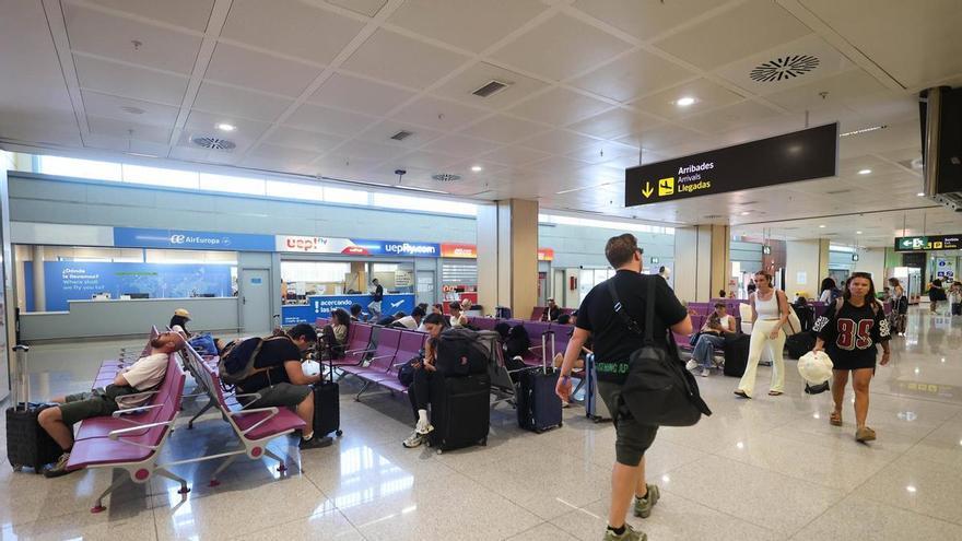 Los arquitectos rechazan la reforma del aeropuerto de Ibiza y exigen que no aumente su capacidad