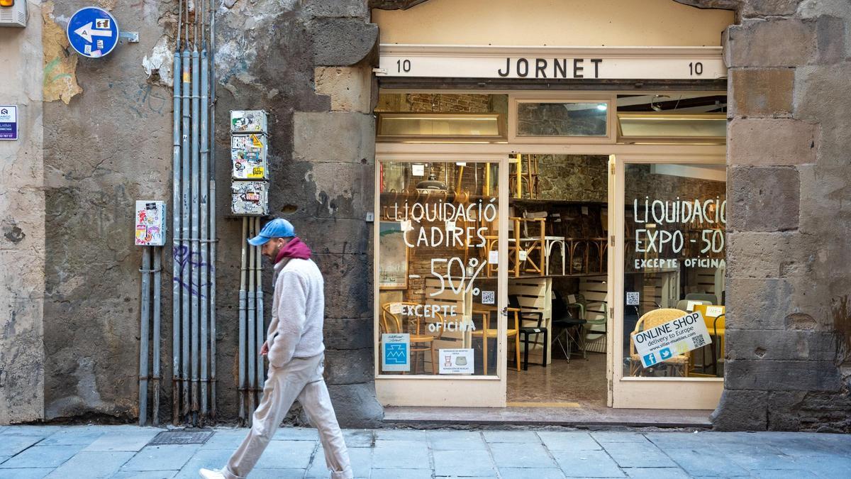 Liquidación por cierre en la tienda de muebles centenaria Casa Jornet