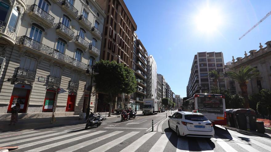 El taxi sale en tromba contra la reforma de la calle Colón impulsada por Catalá