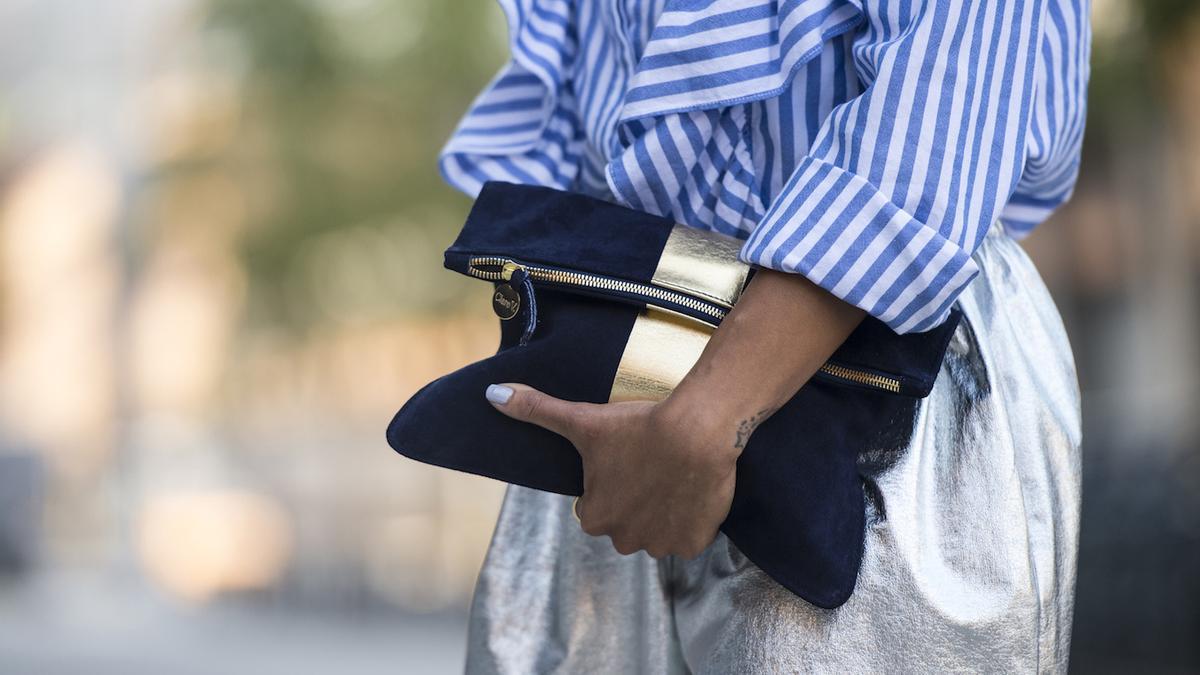 Bolso tipo sobre en el streetstyle de Nueva York