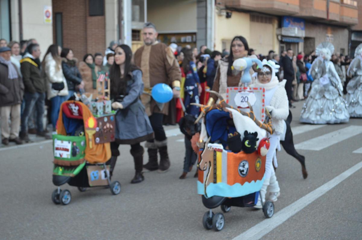 GALERÍA | El desfile de carnaval de Benavente, en imágenes GALERÍA | El desfile de carnaval de Benavente, en imágenes