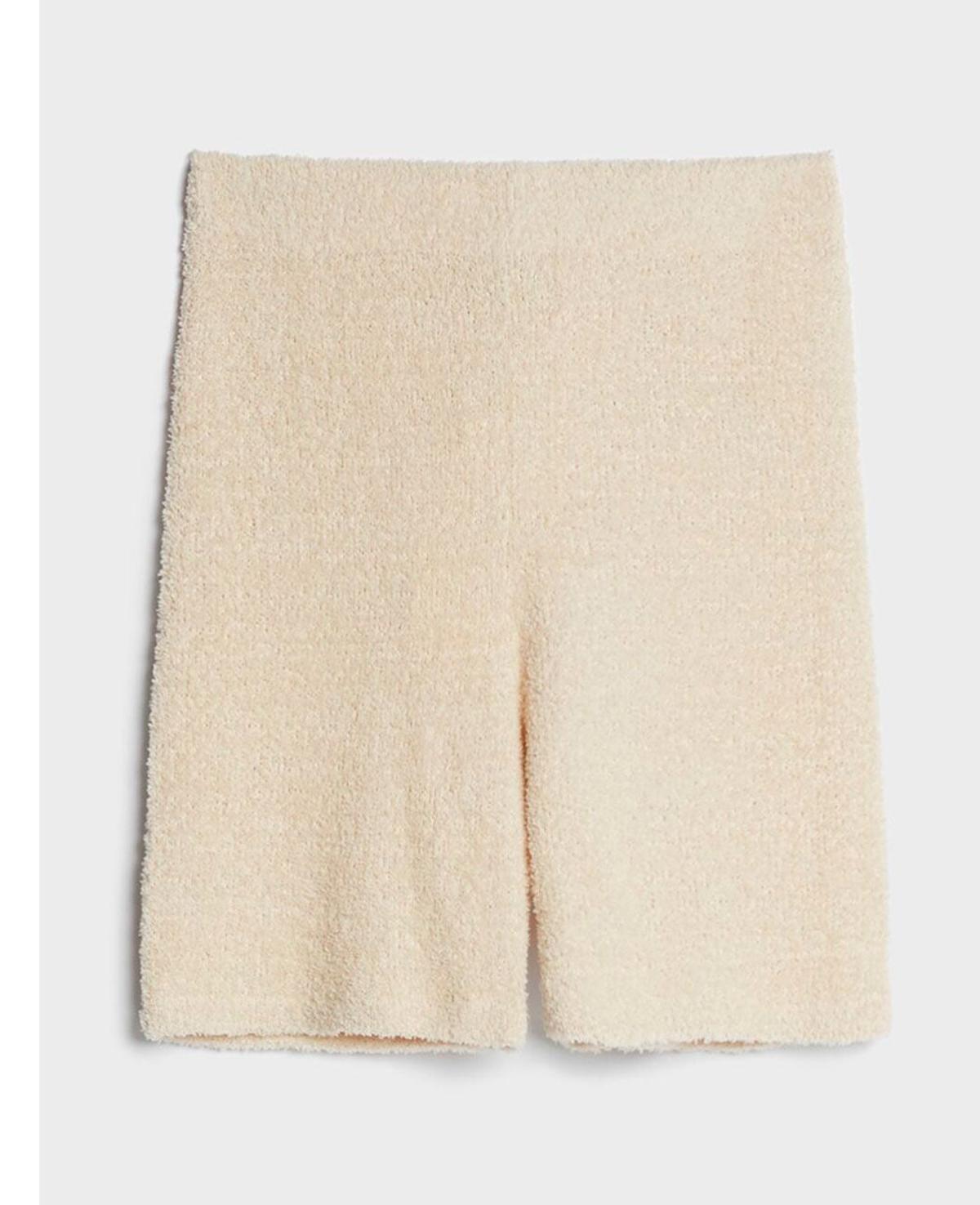 Short fuzzy de Bershka (precio: 17,99 euros)