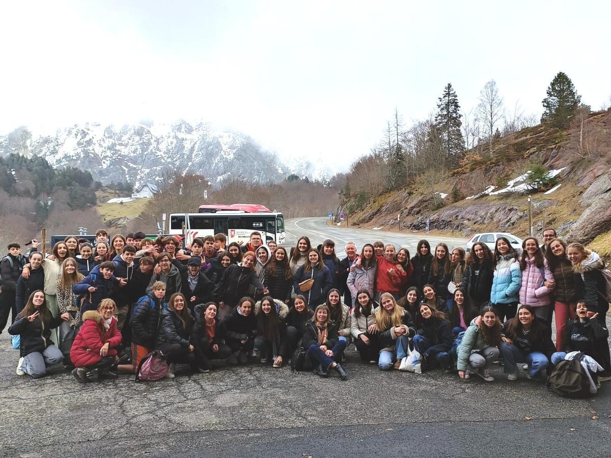 Alumnos del Colegio Romareda de Zaragoza con alumnos del Lycée St Joseph de Olorón visitaron el castillo de Henri IV