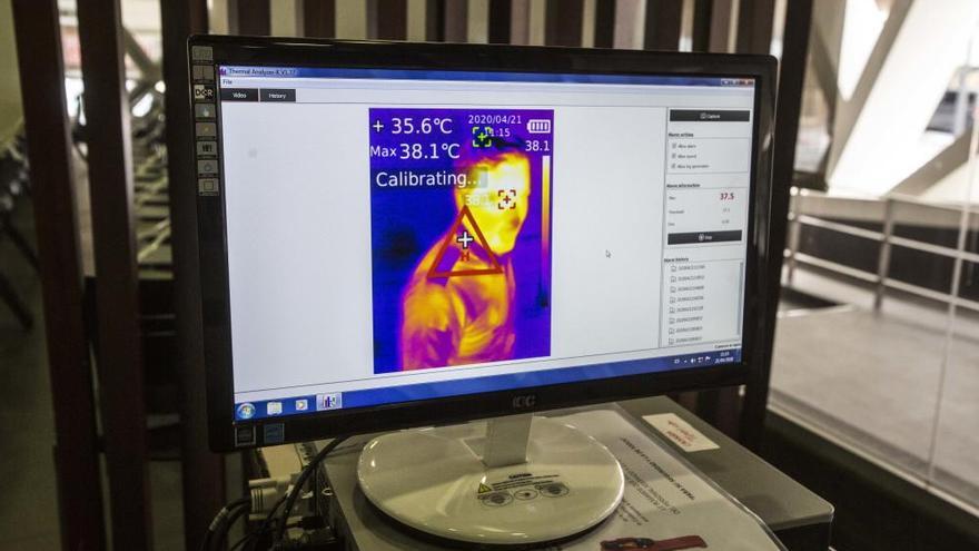 La Comisaría de Alicante instala una cámara térmica para detectar a quienes tengan fiebre