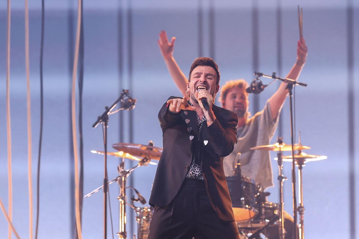 Actuación de Funambulista en la segunda semifinal del Benidorm Fest.