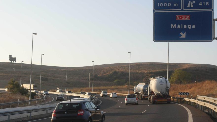 Se restablece el tráfico en la A-45 sentido Málaga tras el accidente de un camión