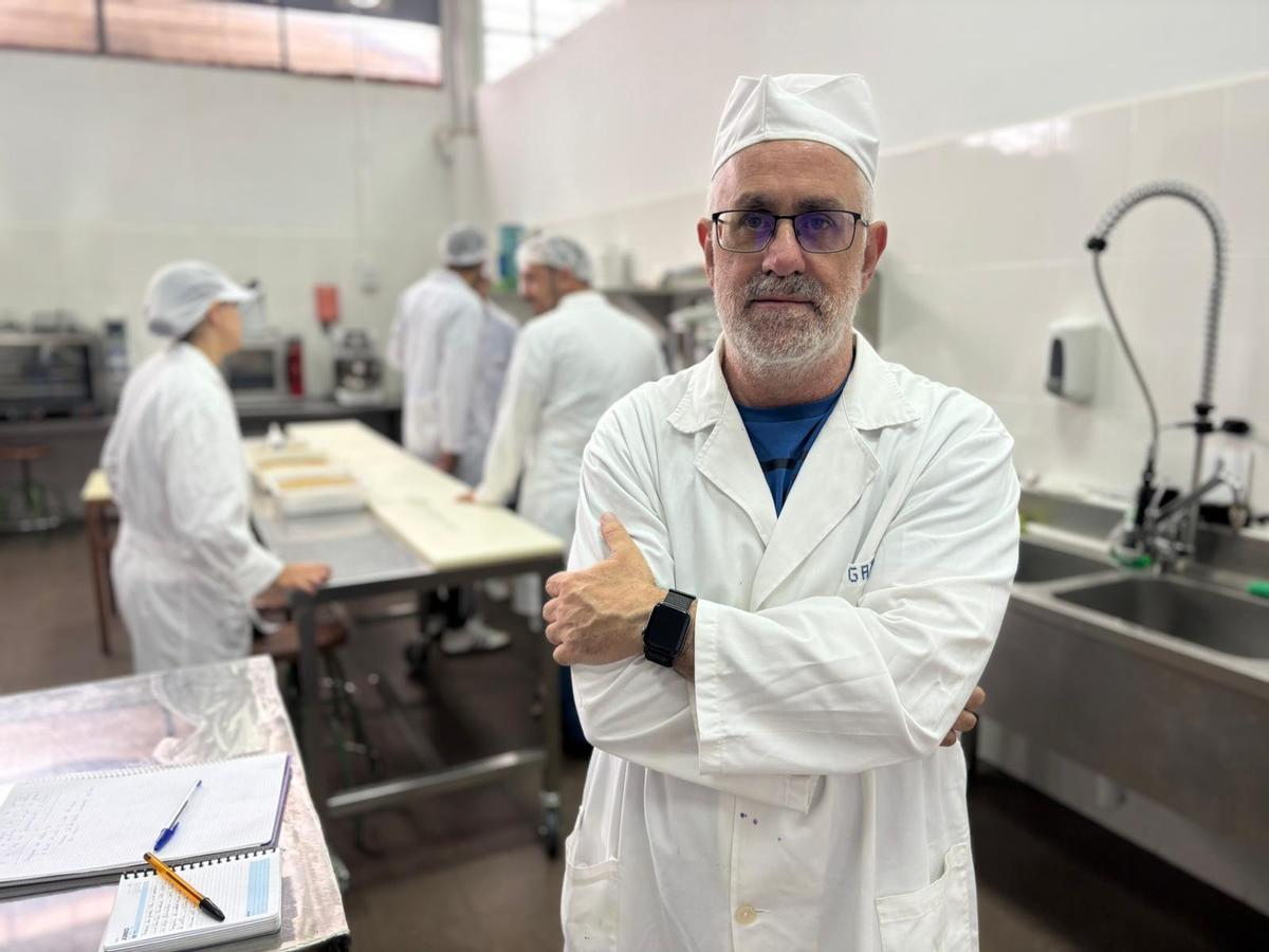 José Luis Gata, profesor del grado superior de Procesos y Calidad en la Industria Alimentaria del instituto San José de Badajoz.
