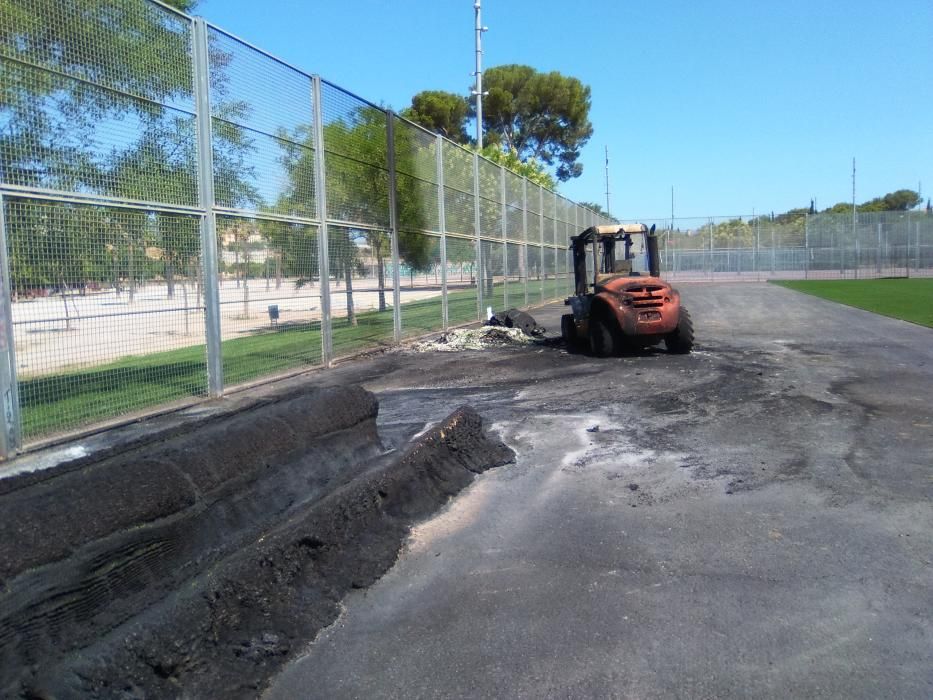 Pegan fuego a una furgoneta de Emaya y a una excavadora en Palma