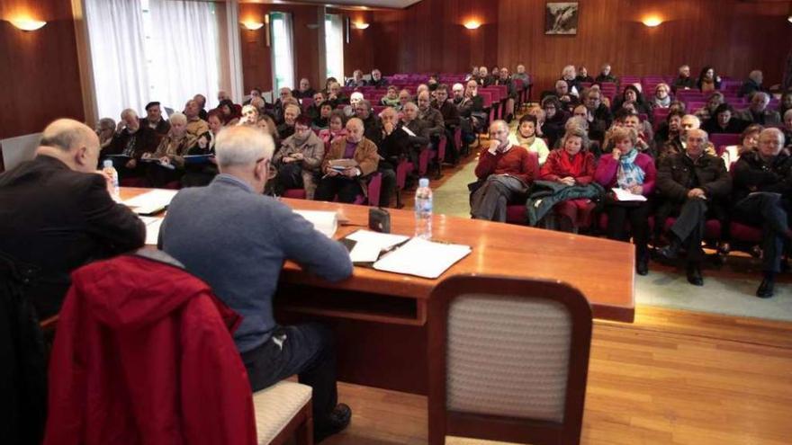 Reunión de miembros de la Federación Coral Galega, ayer, en Silleda. // Bernabé/Luismy