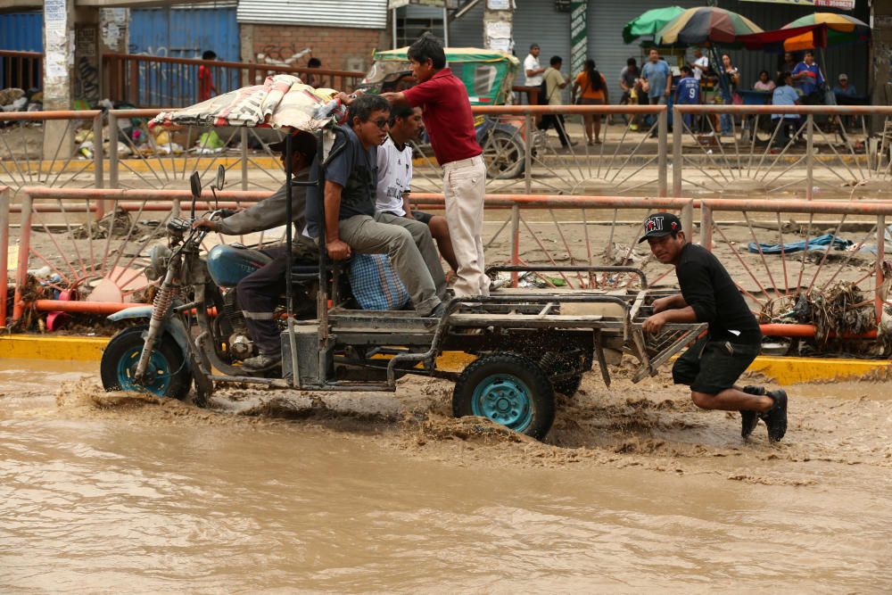 Las inundaciones dejan decenas de muertos y miles de damnificados en Perú.