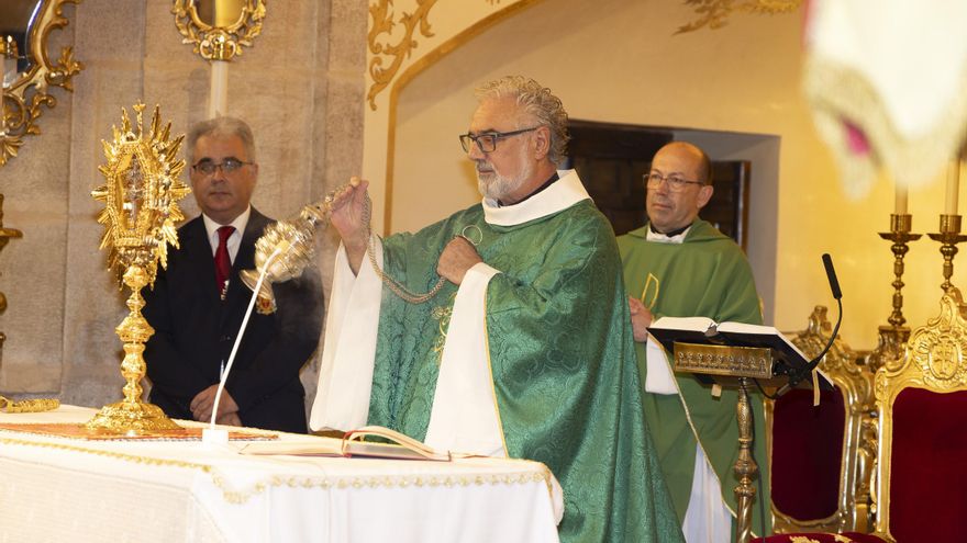 La basílica de la Vera Cruz acoge una celebración dedicada a las familias caravaqueñas que residen fuera de la ciudad