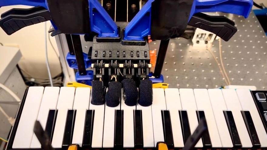 Un robot aprende a tocar el piano de oído y abre una nueva vía terapéutica
