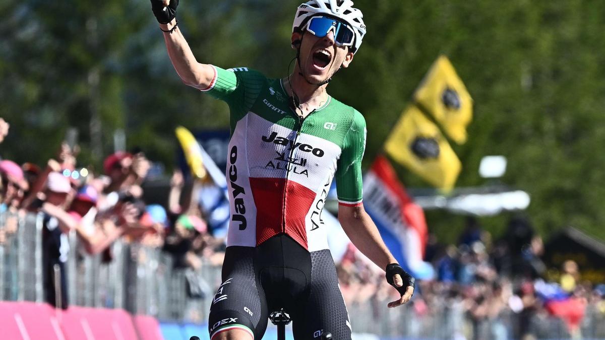Filippo Zana vence en la etapa18 del Giro de Italia.