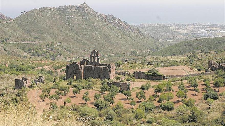 Disfrutando del paraje natural del mágico Desierto de las Palmas