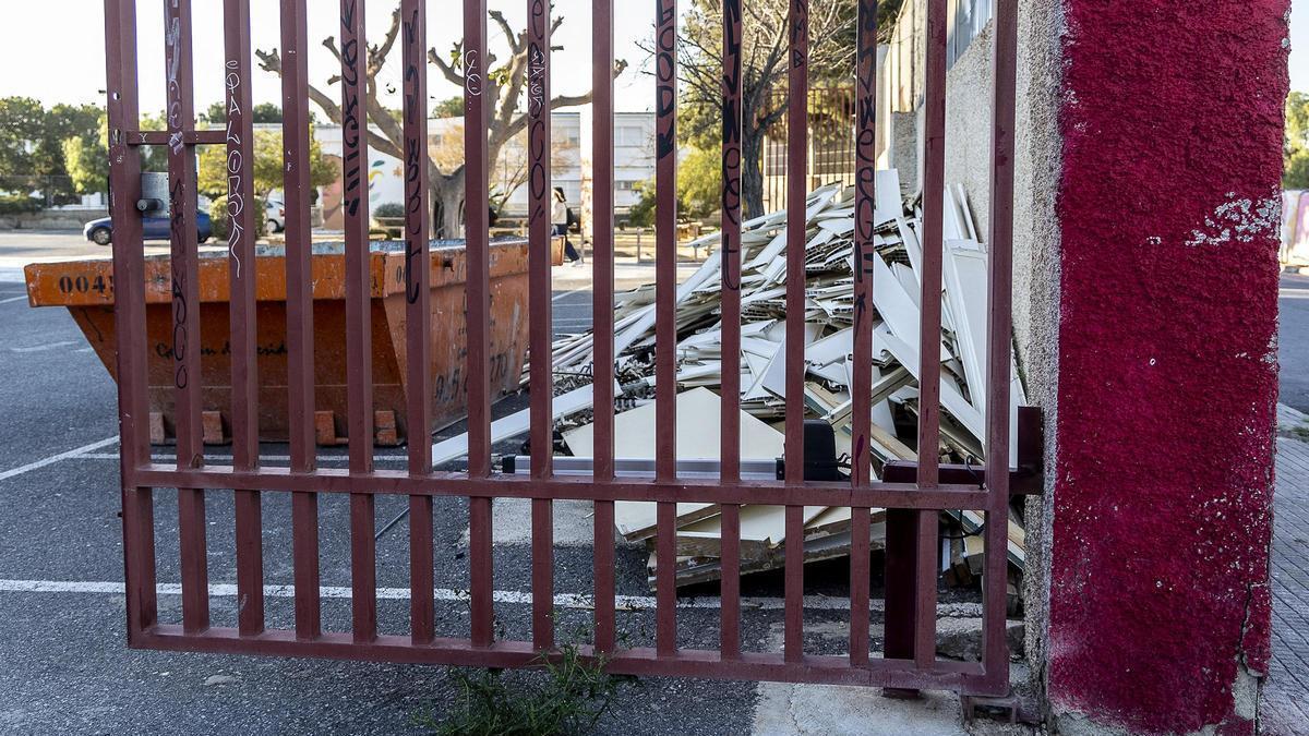 Estudiantes y profesores de la EASDA reclaman un nuevo centro frente a los “arreglos provisionales”