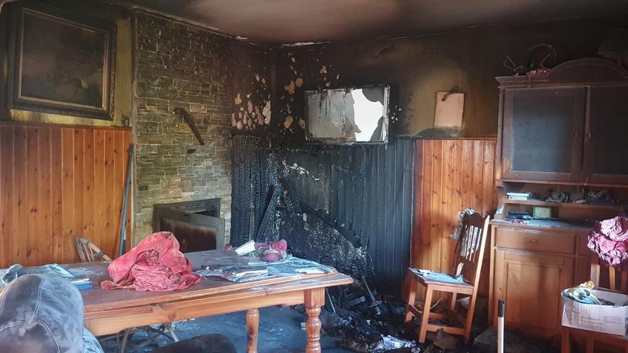 Cinco personas hospitalizadas por intoxicación de humo tras un incendio en una vivienda de Llanera