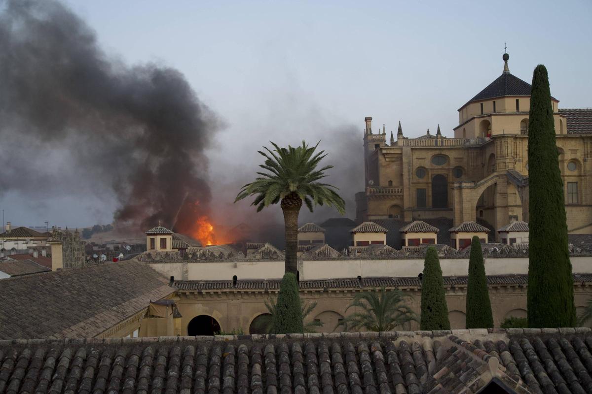 Incendio en la Mezquita-Catedral durante la tarde-noche del 8 de agosto.