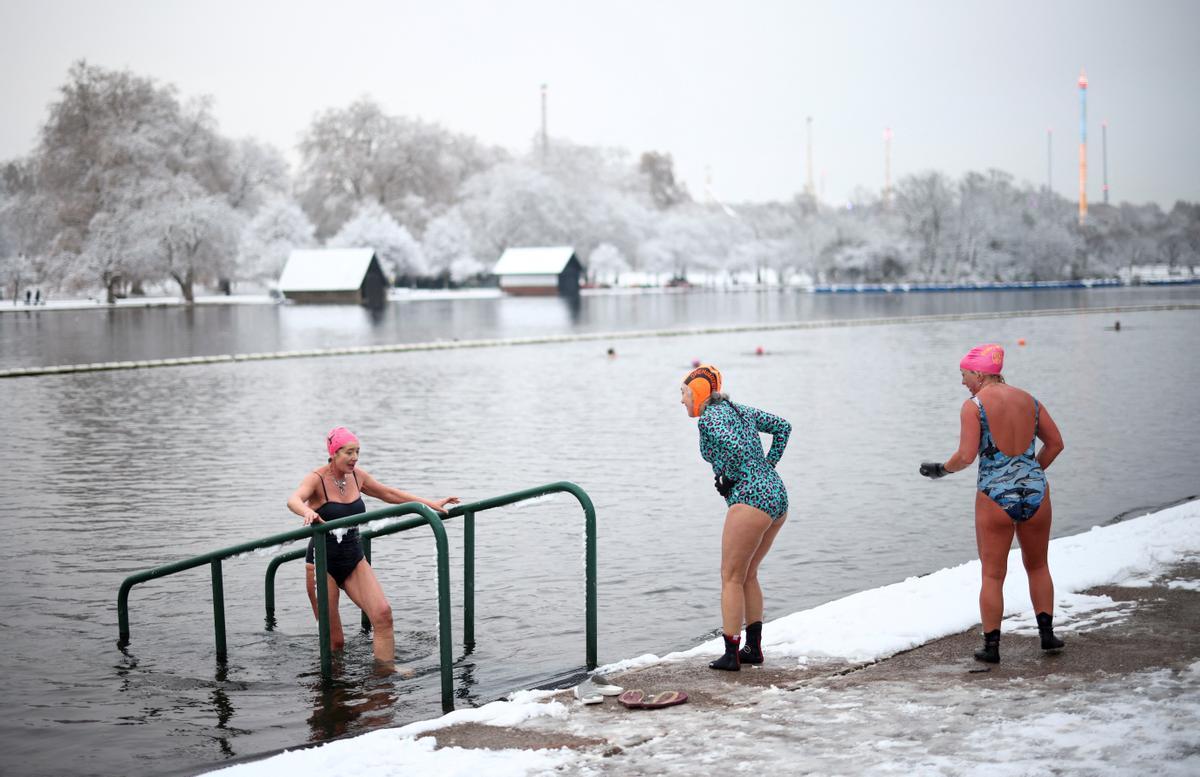 Baños helados en el lago Serpentine, en Londres