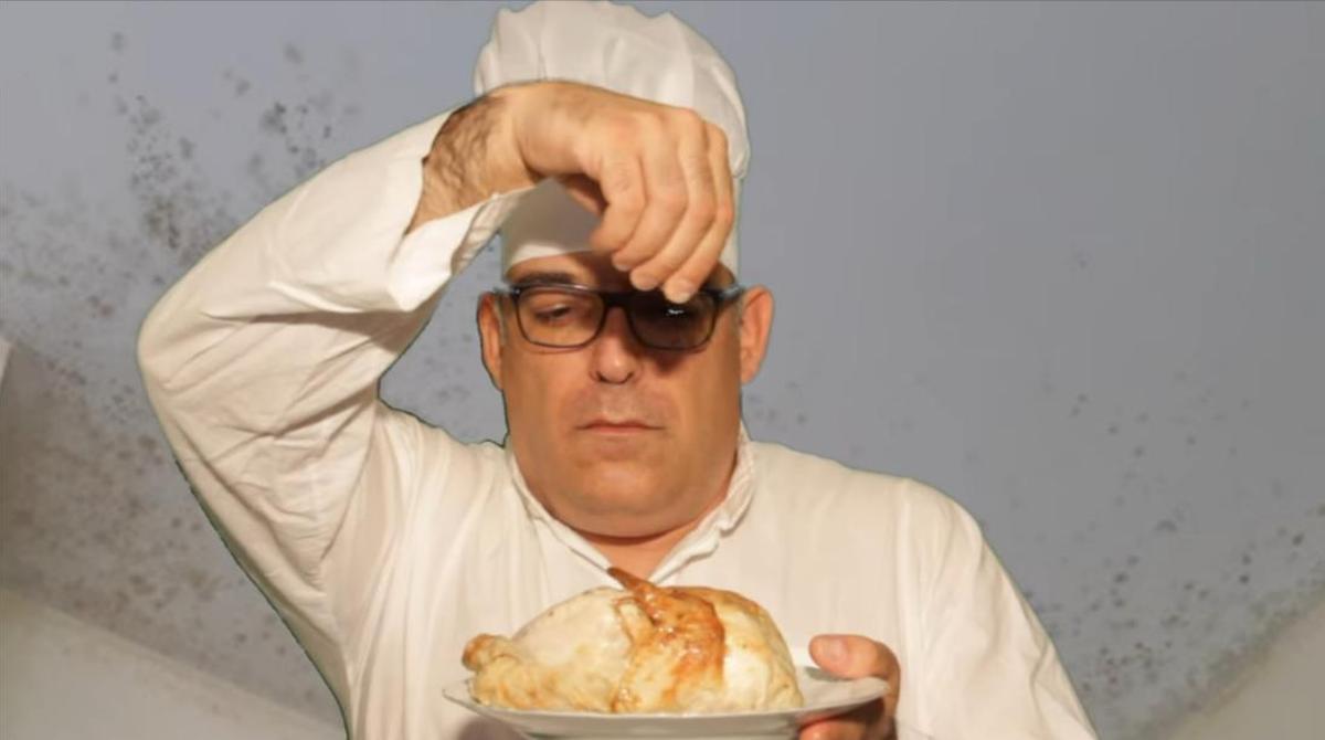 Carlos de Diego como 'chef de techo', en un vídeo de Venga Monjas.