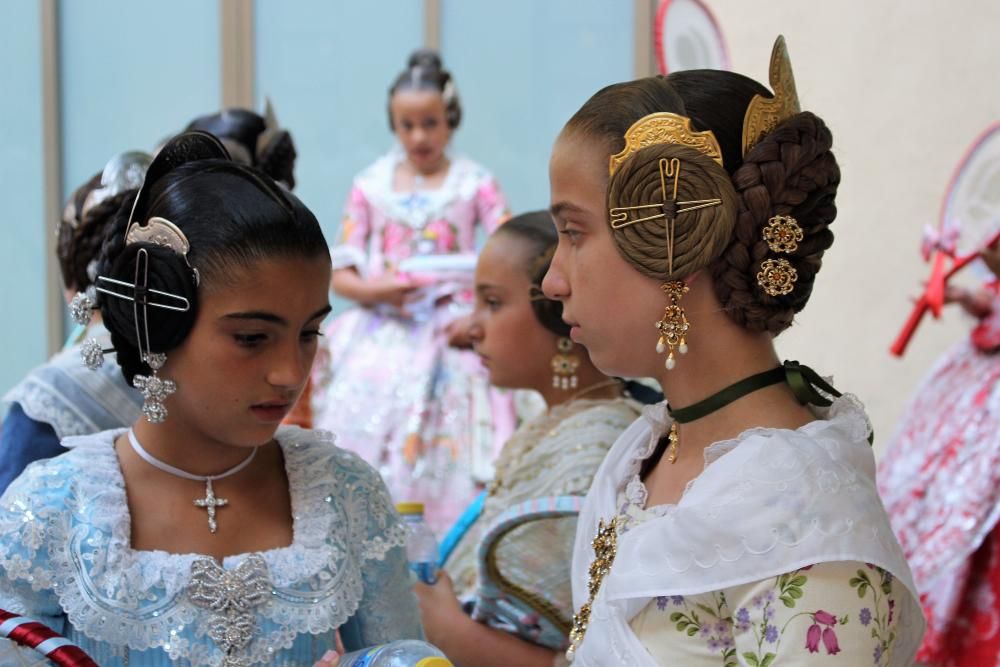 Tres generaciones de falleras en la Batalla de Flores