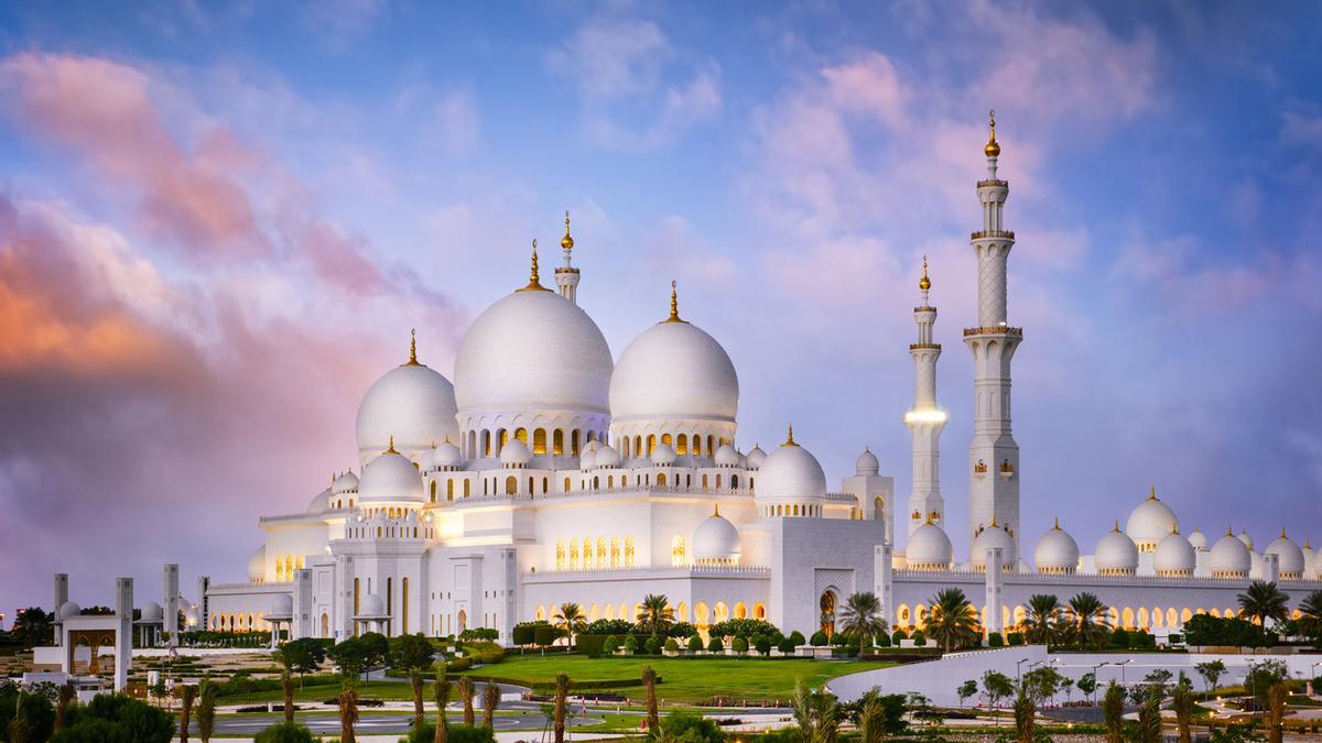 La alfombra más grande del mundo está en esta mezquita de Abu Dabi