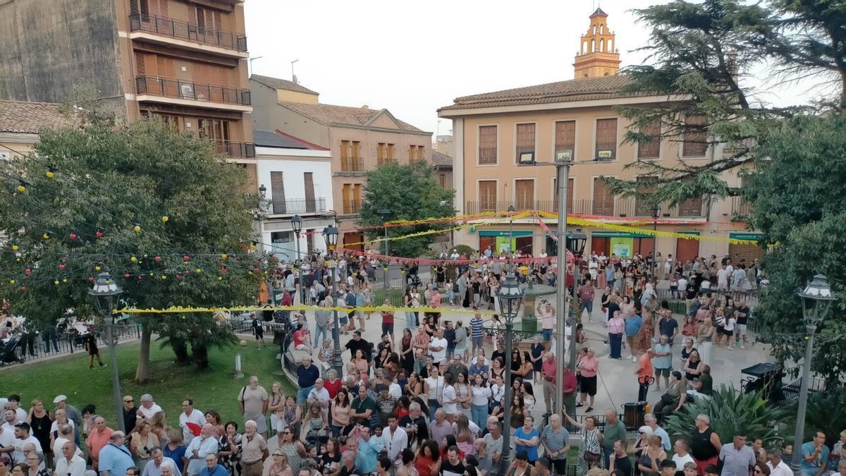 Veïns d’Albalat dels Sorells en la lectura del pregó de les festes patronals de 2025.