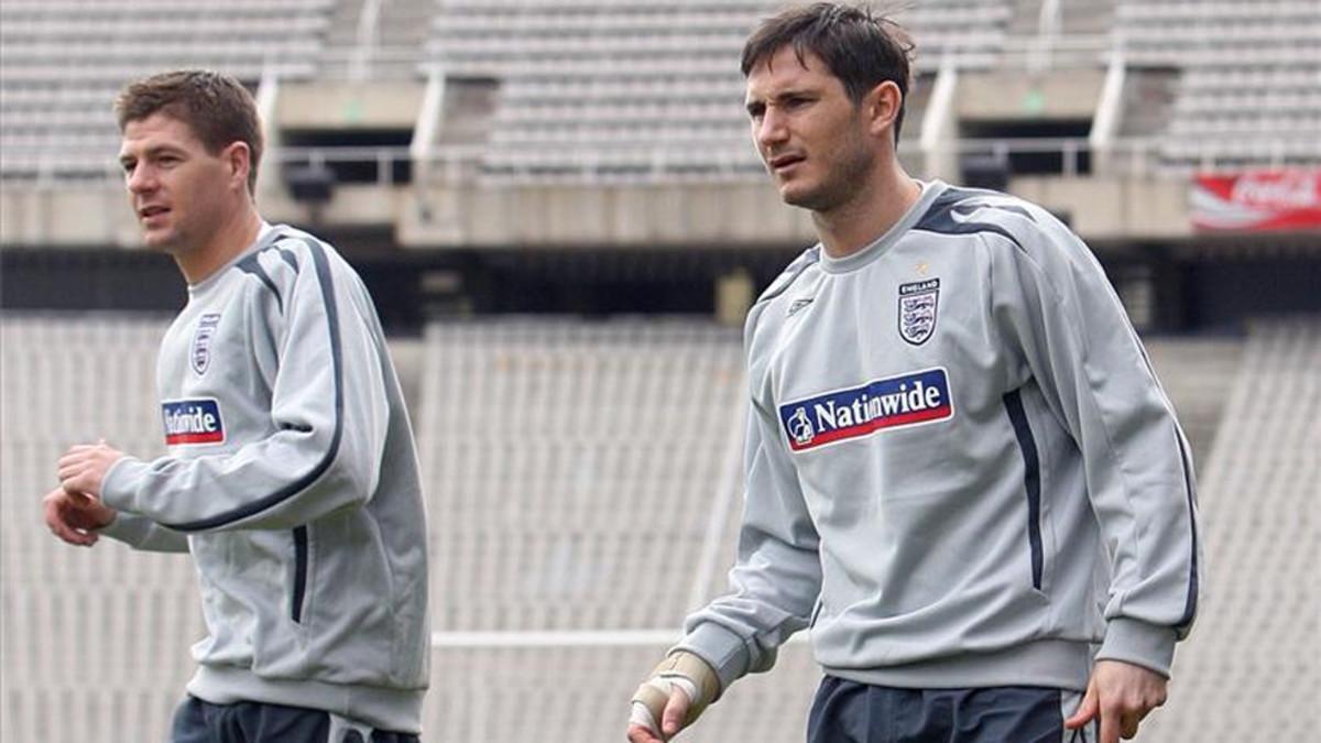 Gerrard y Lampard, en un entrenamiento con la selección de Inglaterra, en Montjuïc