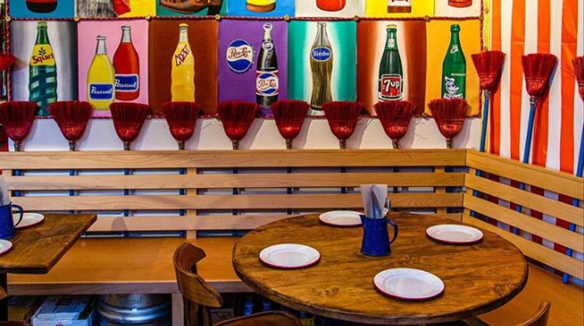 El restaurante Cresta Colorada te proporciona un vuelo directo a México a base de tacos y mezcales.