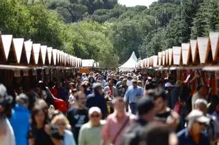 En imágenes | Arranca la Feria del Libro de Zaragoza en el Parque Grande