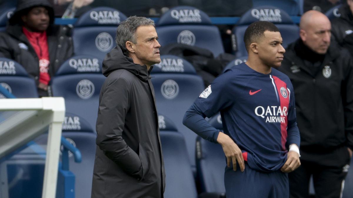 Luis Enrique, con Mbappé, durante un partido en el Parque de los Príncipes