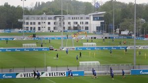marcosl53268156 gelsenkirchen  germany   29 04 2020   schalke players attend200430132904