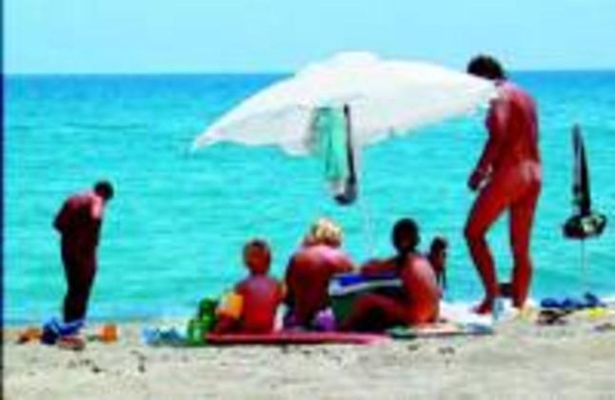 La platja naturista i familiar del Torn, a l’Hospitalet de l’Infant. La platja naturista i familiar del Torn, a l’Hospitalet de l’Infant.